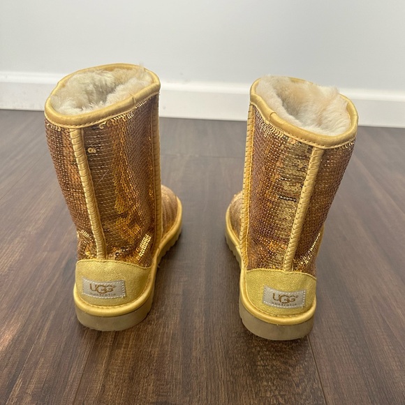 UGG
Classic Short Sequins Boots Gold 38 - Picture 8 of 11